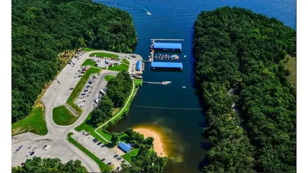 Lake of the Ozarks State Park Grand Glaize Marina Boat Rental