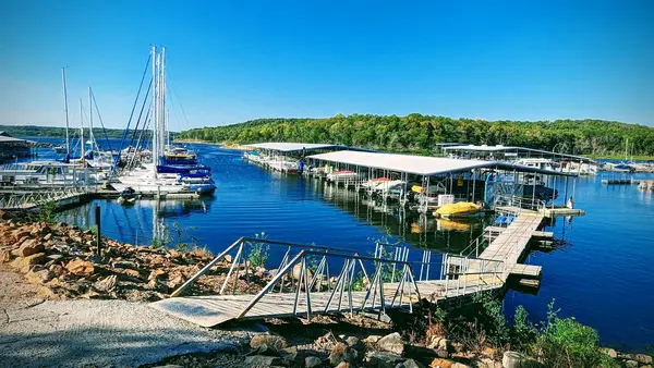 Lake Perry Yacht & Marina