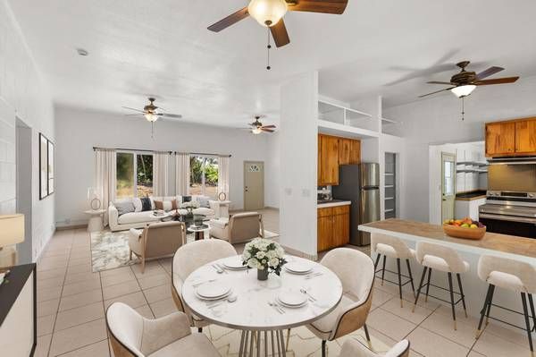 Keaʻau 3BR 3BA, 1 Acre, CHT Home, Lanai, Privacy, Avo Trees!