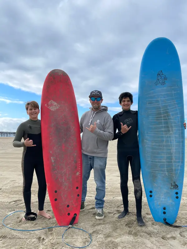 M&M Surfing School