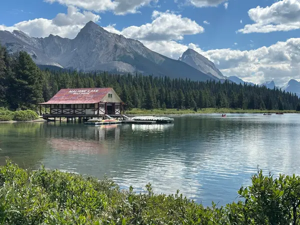 Maligne Lake Boat House, photo 1