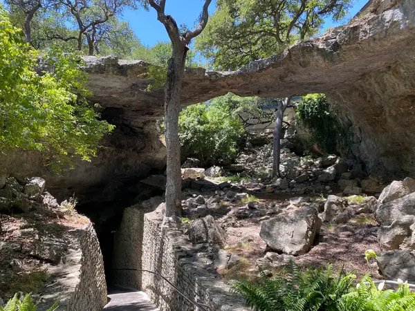 Natural Bridge Caverns, photo 1
