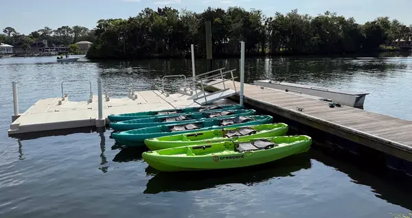Paddles Outdoor Rentals And Tours, Crystal River, FL