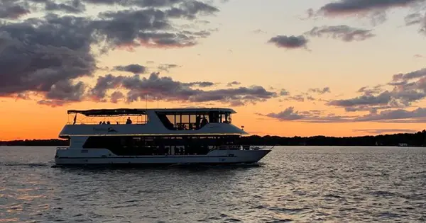 Paradise Charter Cruises & Minneapolis Queen