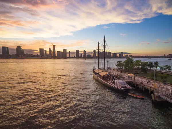 Pier 25 Marina