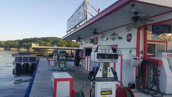 Pointe Oasis Resort & Marina Boat Rentals