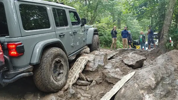 Potts Mtn Jeep Trail - Mid-Trail Crossover