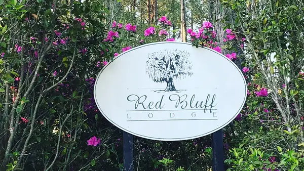 Red Bluff Lodge