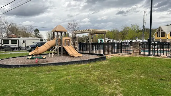 Riveredge RV Park and Log Cabin Rentals