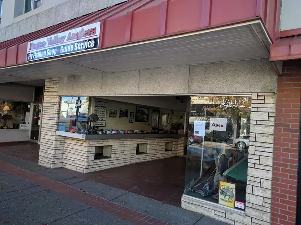 Rogue Valley Anglers Fly Fishing Shop and Guide Service