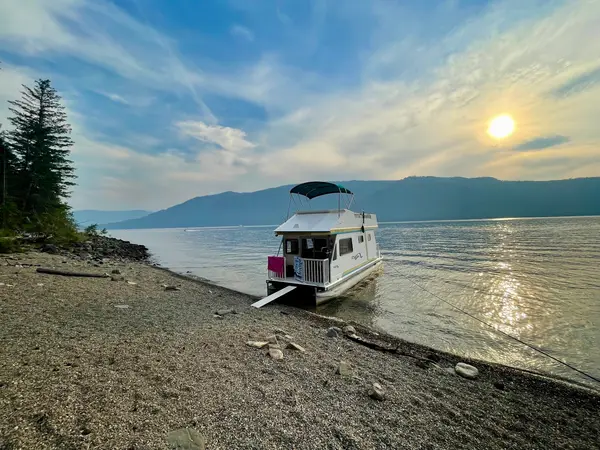Sicamous Houseboats, photo 1