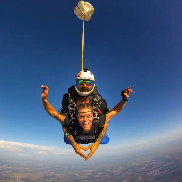 SkyDance SkyDiving