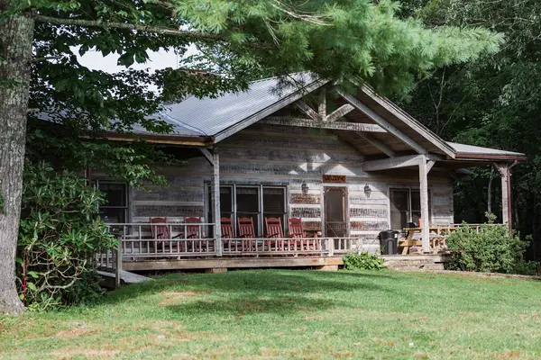 Springmaid Mountain Retreat & Stables
