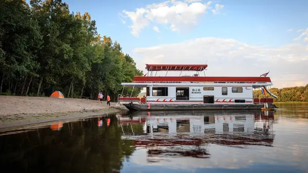 S&S Houseboat Rentals