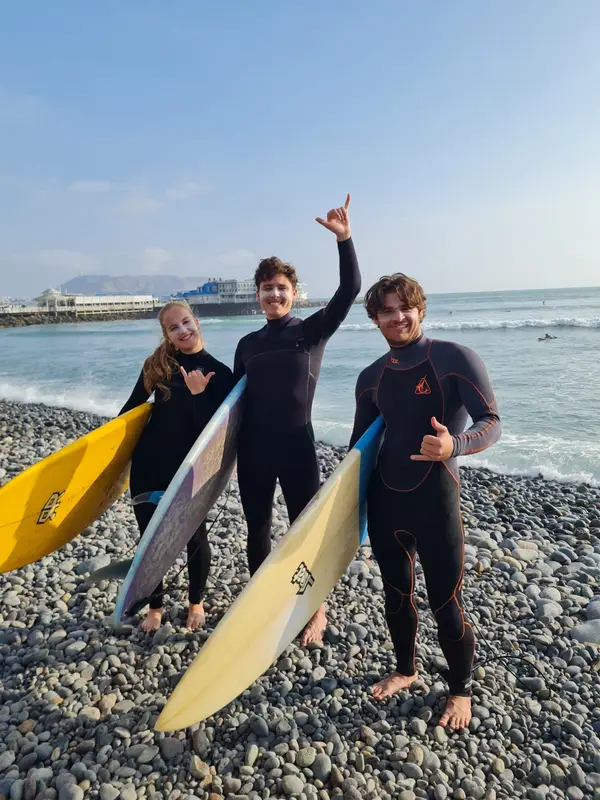 SURF ON SCHOOL PERU