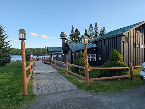 Tall Timber Lodge & Rainbow Grille, Pittsburg, NH
