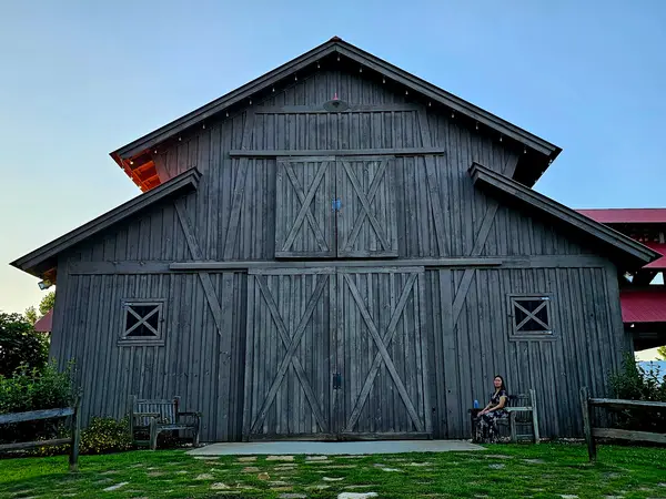 The Stables at Russell Crossroads