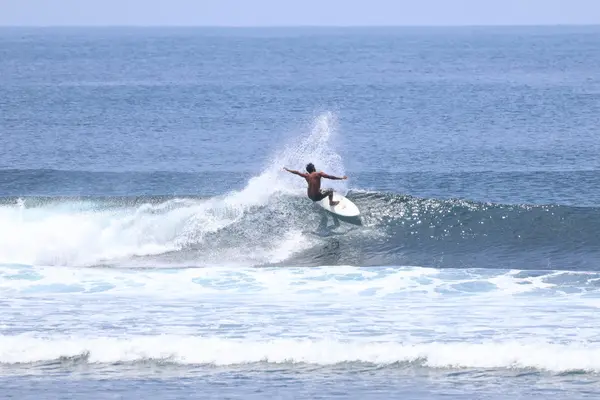 Uye Surf School Uluwatu Bali
