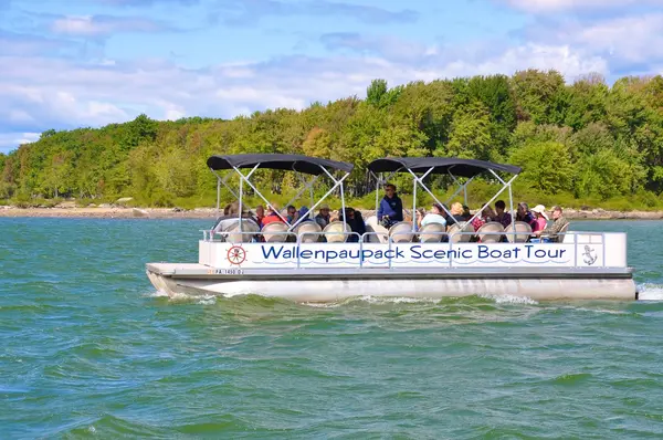 Wallenpaupack Scenic Boat Tour & Boat Rentals