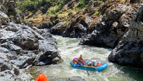 Whitewater Cowboys Raft Rentals and Rogue River Shuttles, Merlin, OR