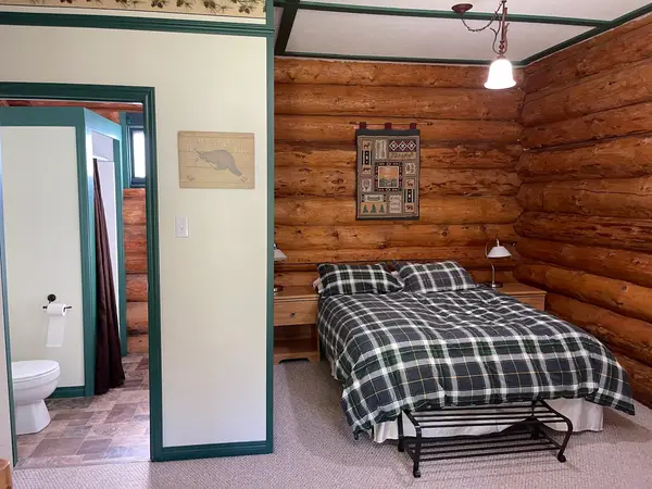 Winefred Lake Lodge, photo 1