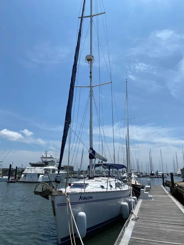 Charleston Sailing School & Yacht Charters