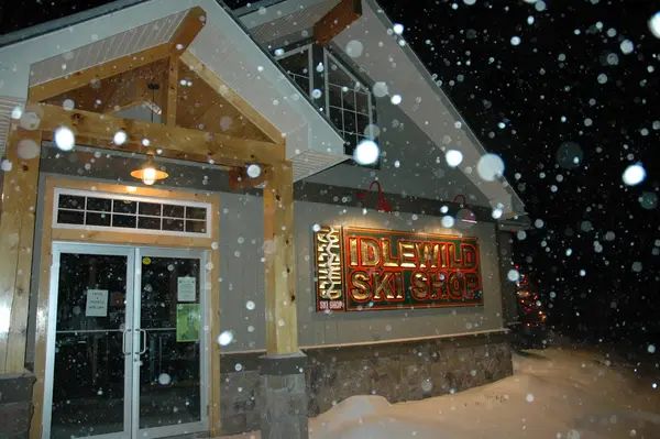 ldlewild Ski Shop