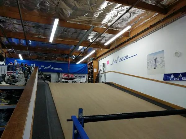 Mini Mountain Indoor Ski Center