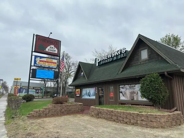 Pinewski's Ski & Board Shop
